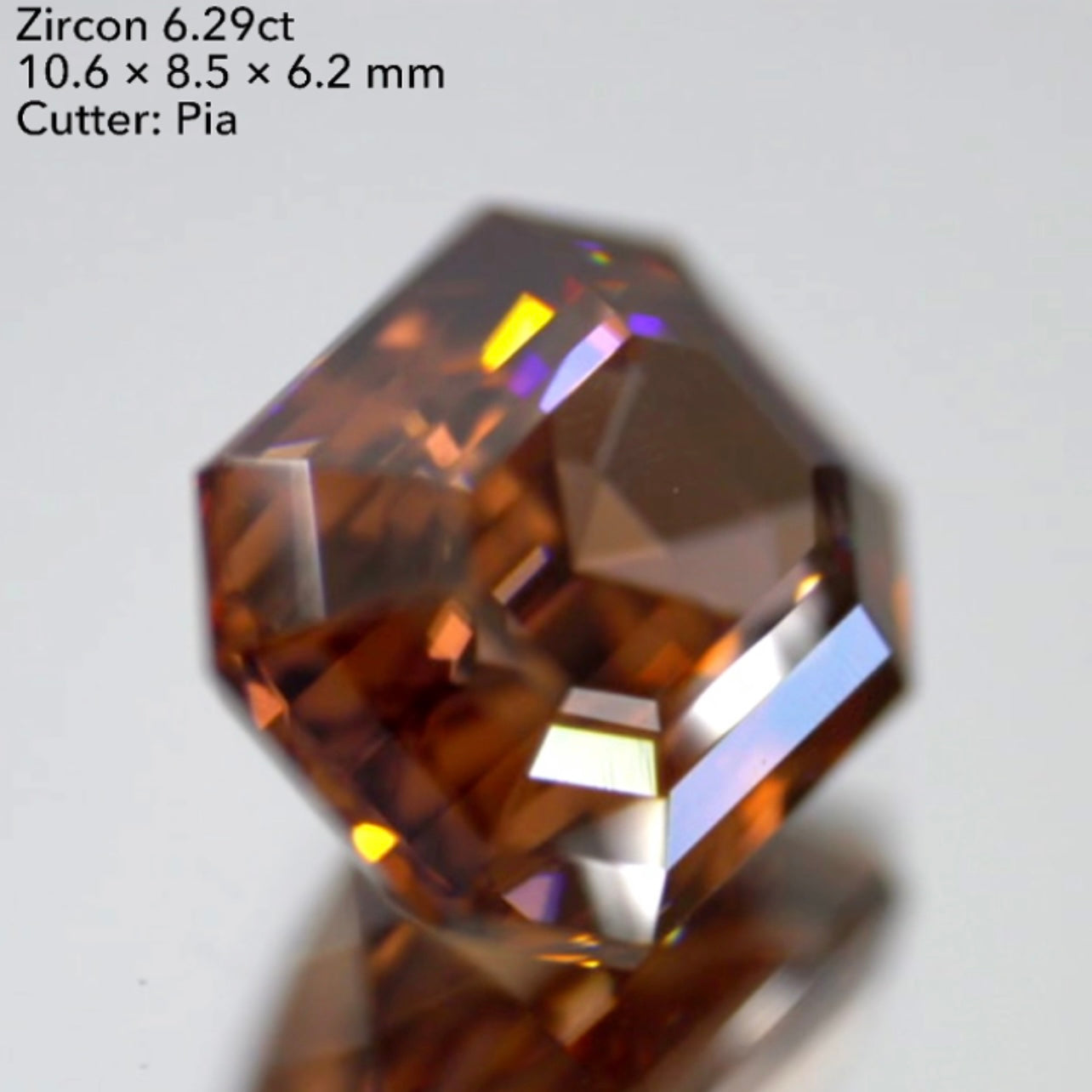 魅力ポイント満載👌美色&カラフルファイアー✨大粒非加熱ジルコン6.29ct💎ピアッちゃん作品👍