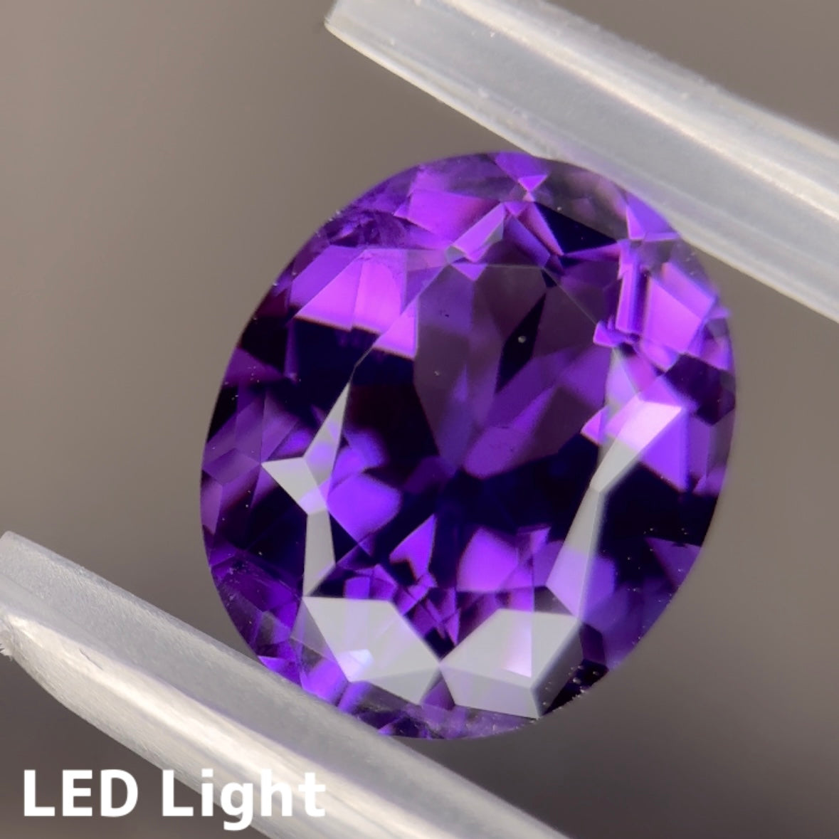 アメジスト 2.73ct 変則キューブカット