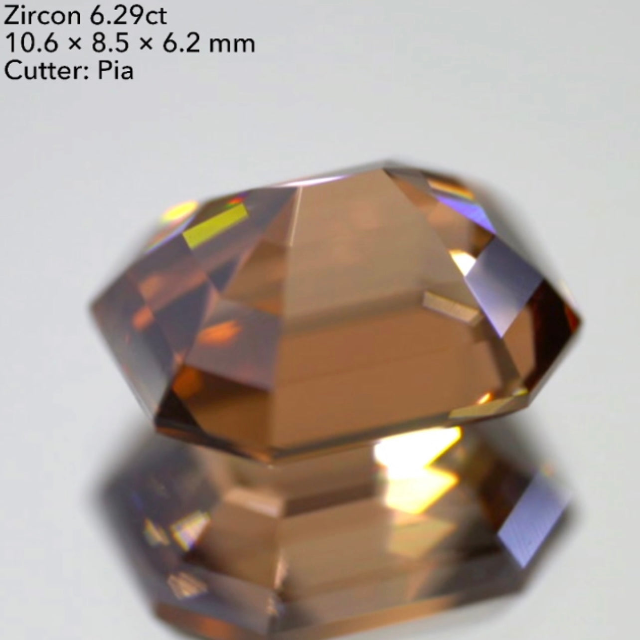 魅力ポイント満載👌美色&カラフルファイアー✨大粒非加熱ジルコン6.29ct💎ピアッちゃん作品👍