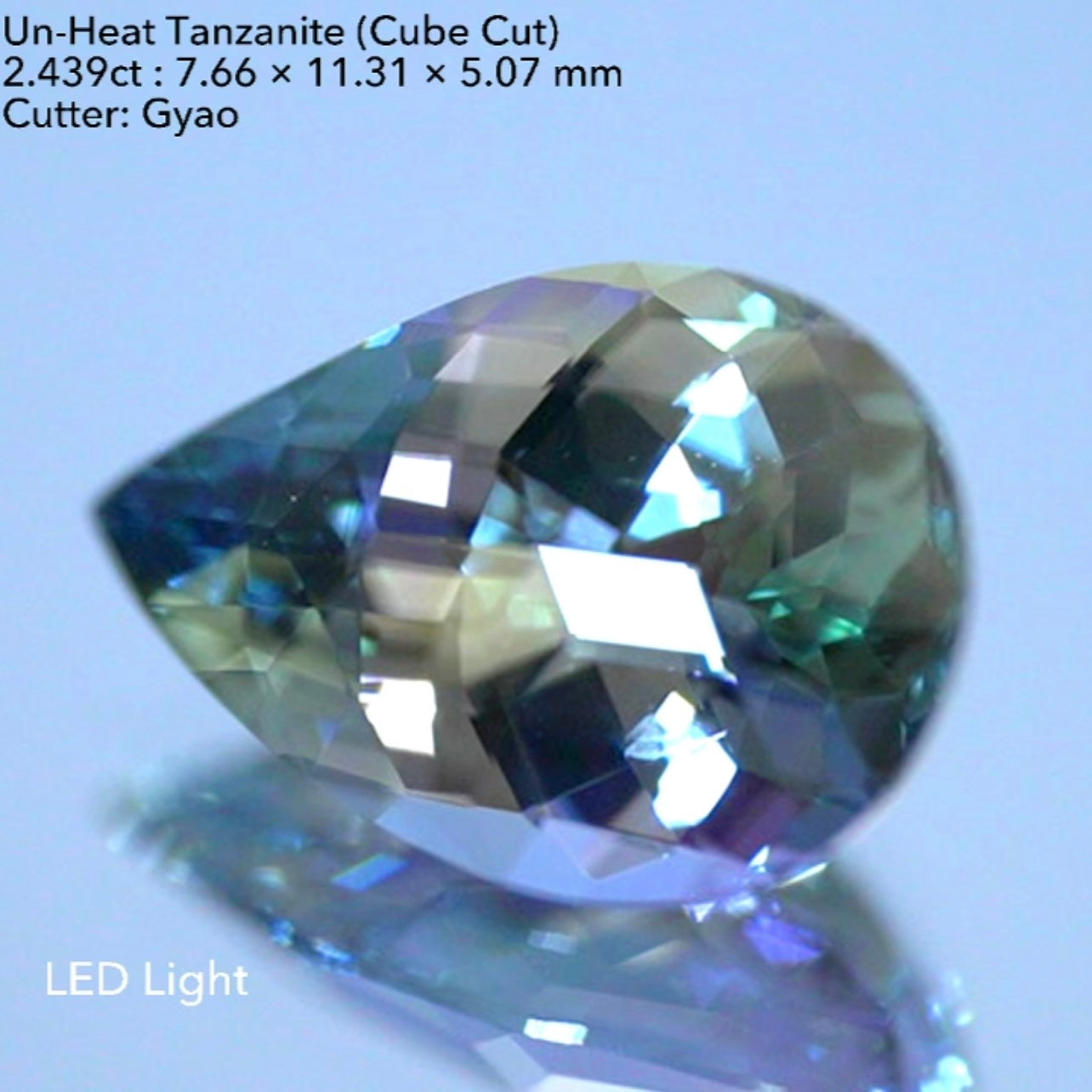 【キューブが敷き詰められた“雫”形】非加熱タンザナイト(ゾイサイト)2.439ct (マンダリンオリエンタル個展開催特別出品)