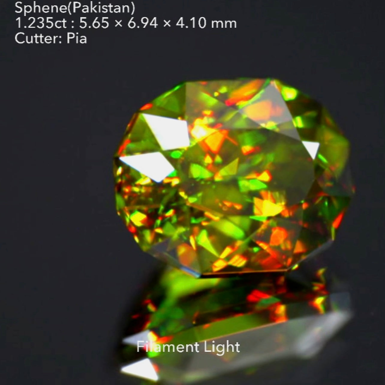 濃いグリーンと真っ赤なファイアー🔥いかにもパキスタン産らしさを満喫できる見事なスフェーン1.235ct💎ピアッちゃん作品🌈