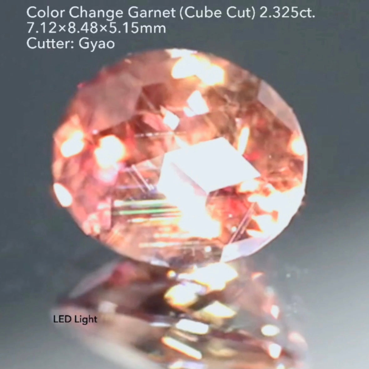 シブさのあるセピアピンクから白熱灯で🔥燃えるようにチェンジ✨💎🔦肉眼では見えない針インクルがまたカッコいい🪡カラーチェンジガーネット 2.325ct キューブ ゲオちゃん作品