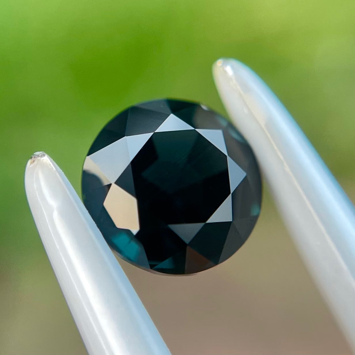 ビカッと美色出現✨ティール系グリーンブルーの双子ラウンドスピネル0.60ct×2個セット💎💎ピアッちゃん作品【コランダム夏祭り特別価格❗️】