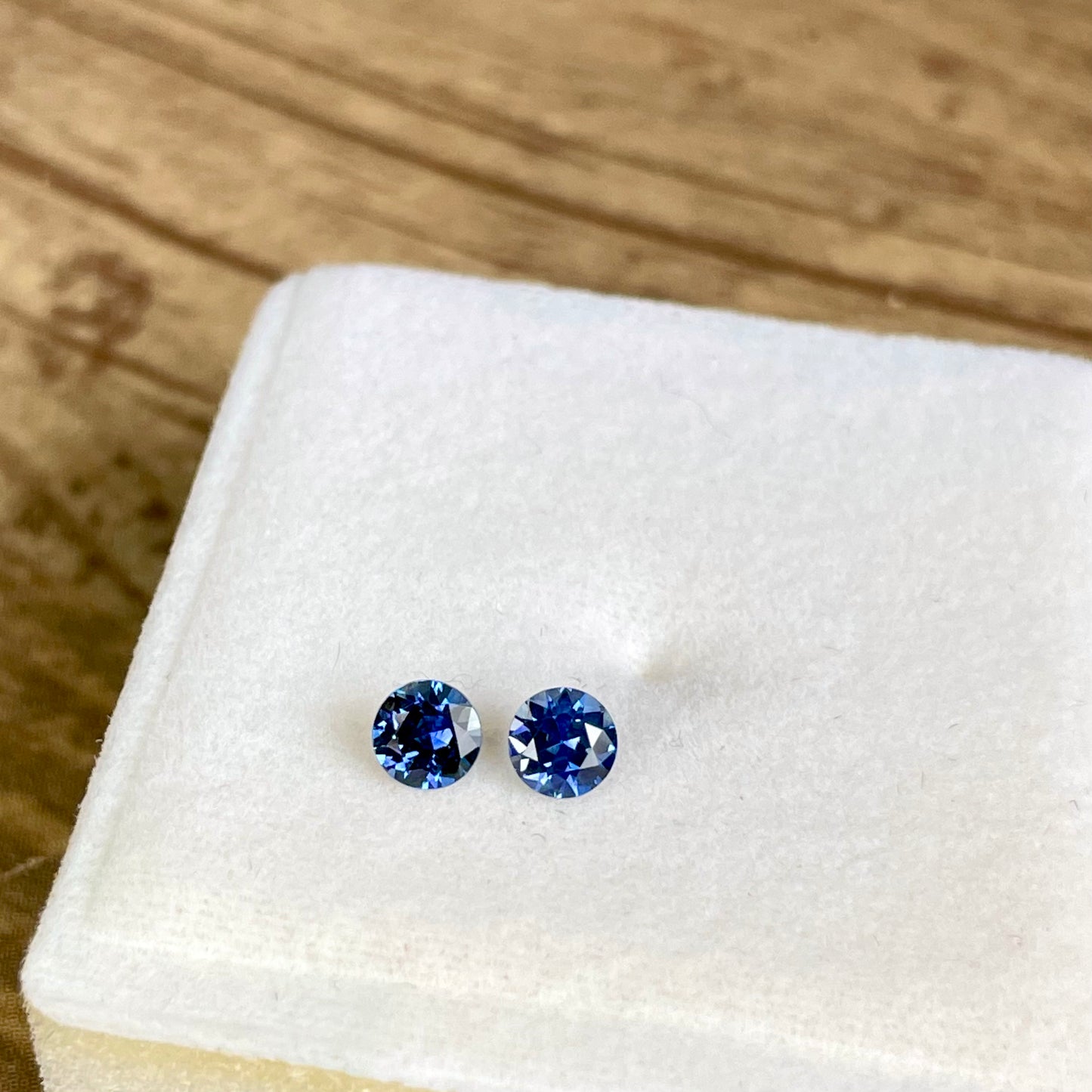 王道ラウンドでお楽しみあれ💙💙💙超イイカラー❣️コーンフラワーブルーサファイア0.212ct/0.216ct⚪️ピアッちゃん作品【コランダム(&スピネル)祭いよいよスタート❗】