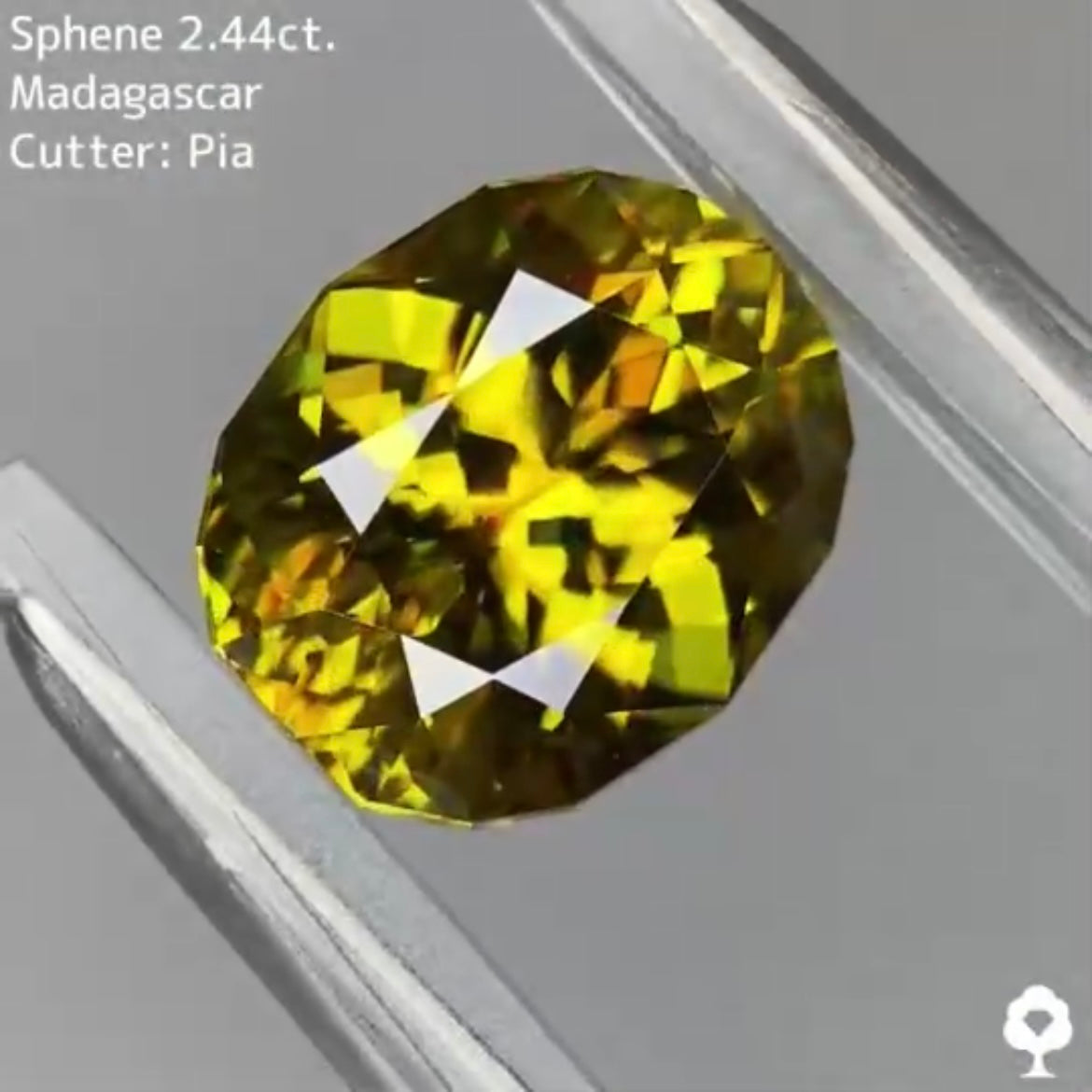 一点の曇りもない恐ろしいほどの輝き★スフェーン 2.44ct ピアッちゃん作品
