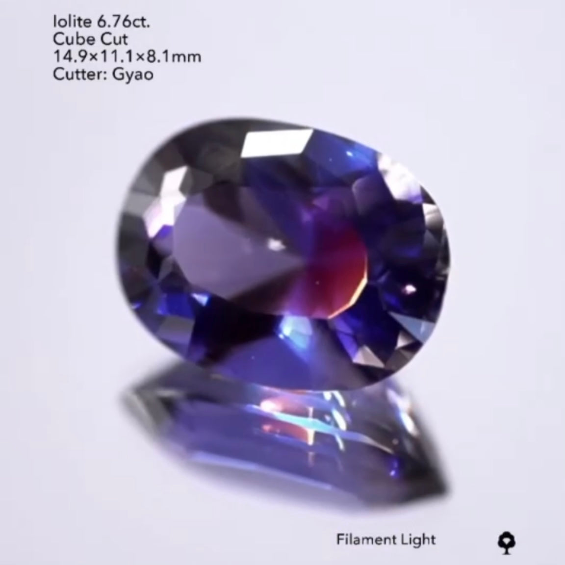 角度で見えるゴールド&シルバー、そして虹のキラメキ🌟アイオライト6.76ct./ゲオちゃん作品