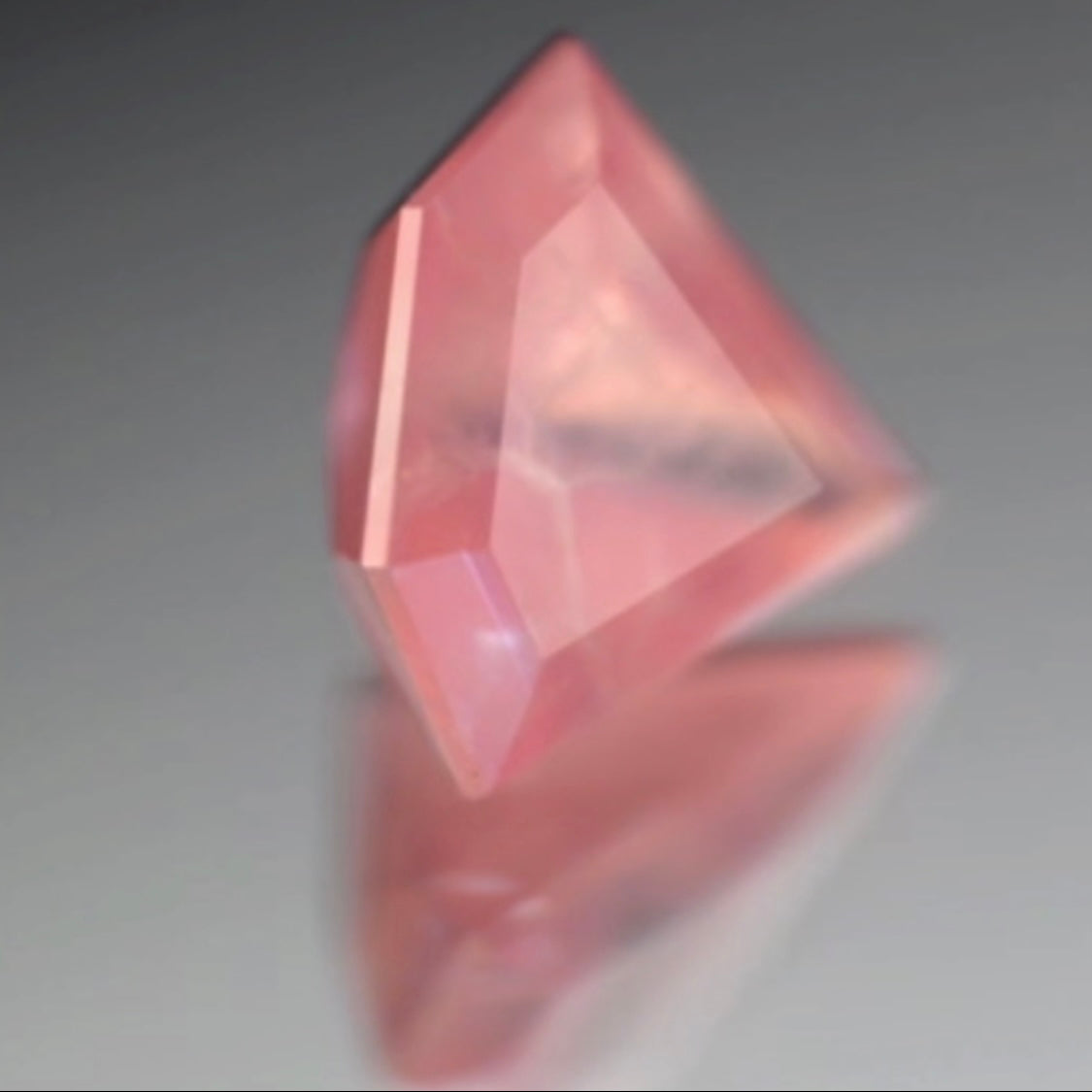 また新たな宝石形 が完成💎“日本が誇る北海道の宝”ロードクロサイト0.562ct✨ゲオちゃん作品👍