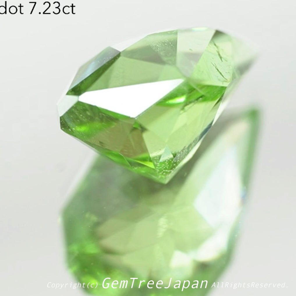でたぁ〜!レイちゃん作品「クレイジーカット」のパキスタンペリドット7.23ct✨カットだけじゃなくてイイ色合いです♪