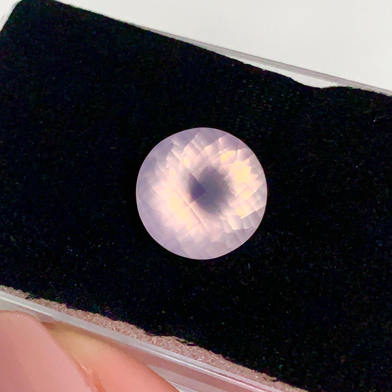 【動画紹介品】コチラは7.26ct🐱今朝届いたばかり🎶師匠作品⭐️眩(くらら)カットとローズクォーツの優しい雰囲気が超ラブリー💖