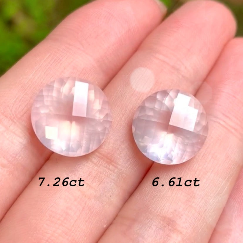 【動画紹介品】コチラは7.26ct🐱今朝届いたばかり🎶師匠作品⭐️眩(くらら)カットとローズクォーツの優しい雰囲気が超ラブリー💖