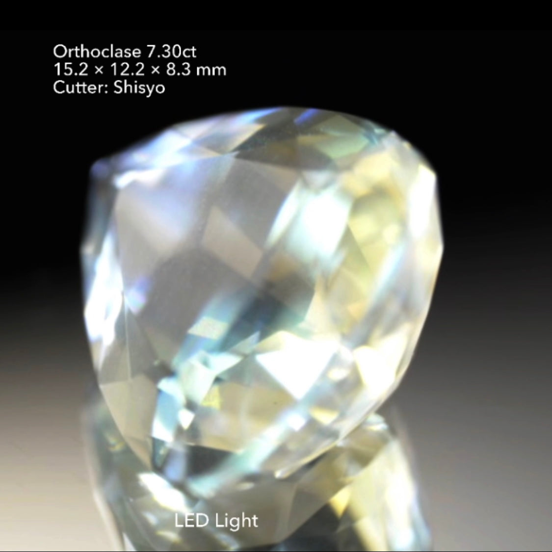 時空が歪む独特の煌めき✨形もカッコいい槍型の大粒オーソクレース7.30ct💎師匠作品👍今なら『クーポン or ZB』のご利用もOK❗️