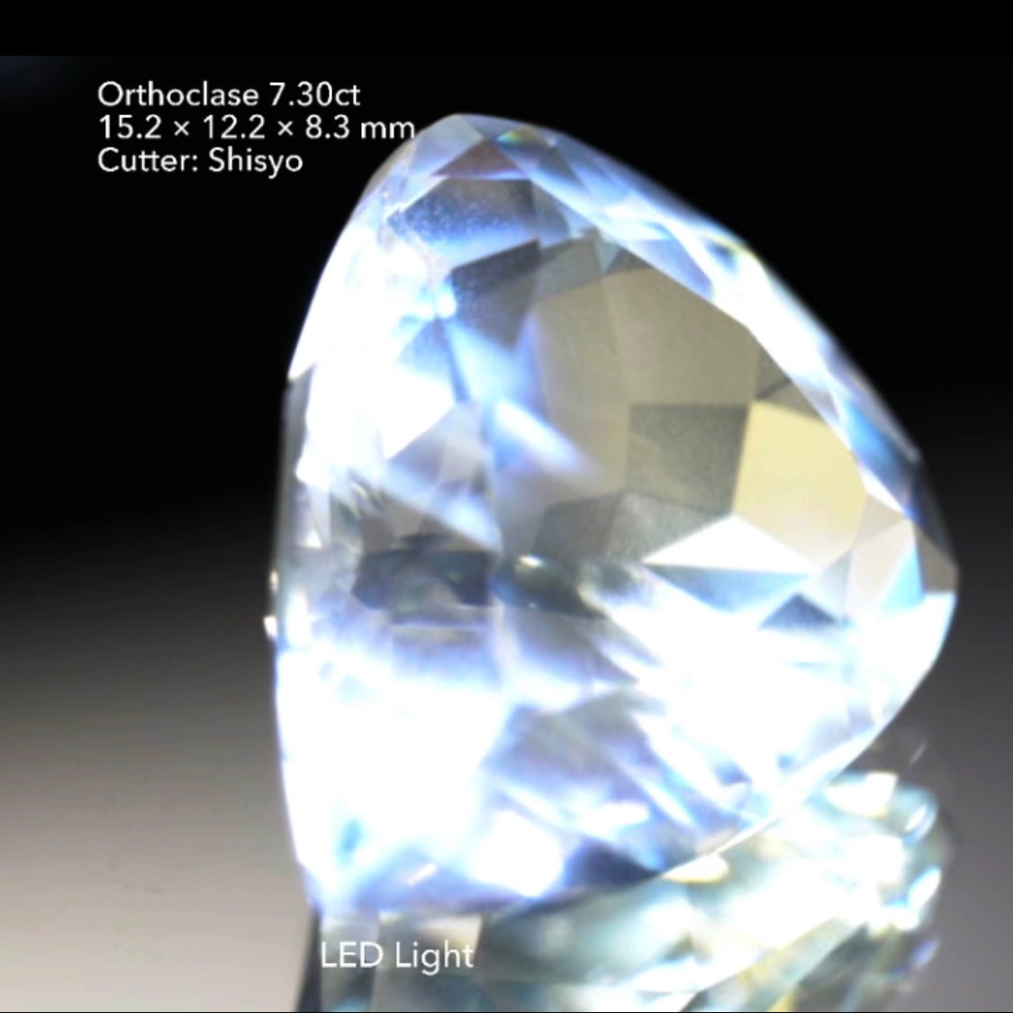 時空が歪む独特の煌めき✨形もカッコいい槍型の大粒オーソクレース7.30ct💎師匠作品👍今なら『クーポン or ZB』のご利用もOK❗️