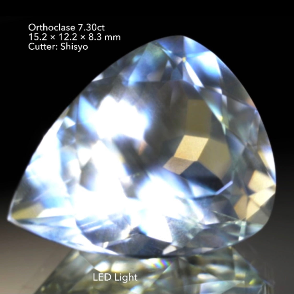 時空が歪む独特の煌めき✨形もカッコいい槍型の大粒オーソクレース7.30ct💎師匠作品👍今なら『クーポン or ZB』のご利用もOK❗️