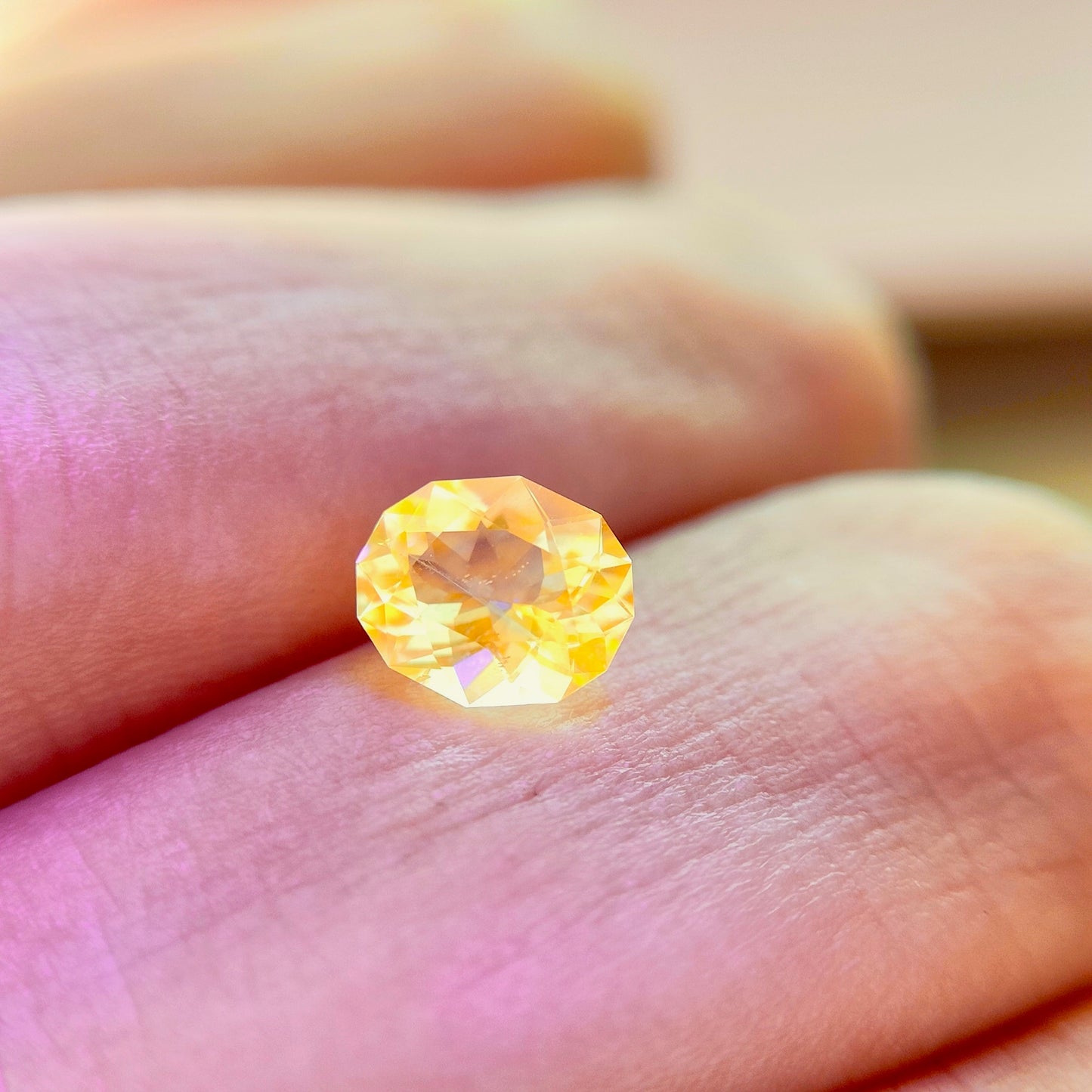 【ご落札者様専用】大人気✨激変イエロー!夜空に瞬く星の煌めき★UVだけでなくカラーレスの輝きも抜群の美カット★スキャポライト0.511ct ピアッちゃん作品