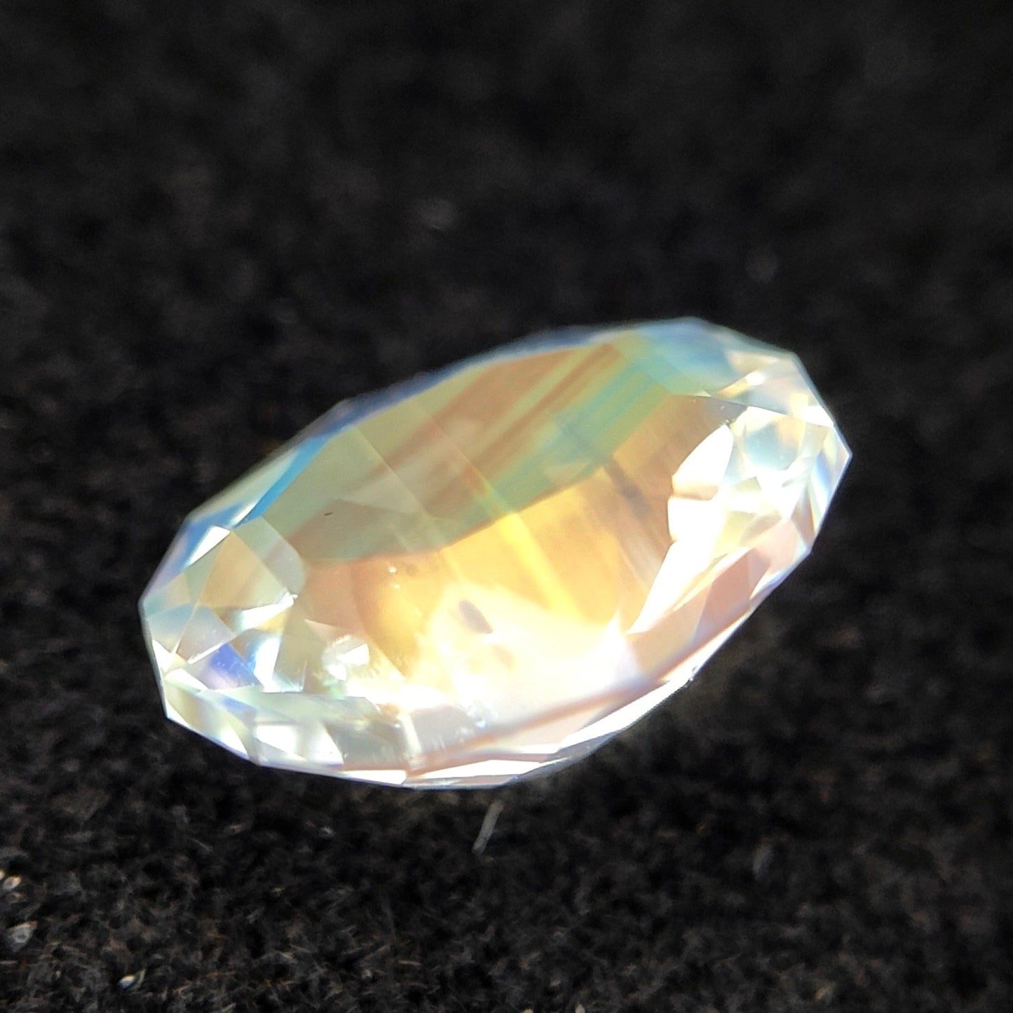 💎✖️8✨宝石形が見えるピアッちゃん新カット💎インクル見えるこの結晶感が幻想的🦄レインボームーンストーン1.400ct