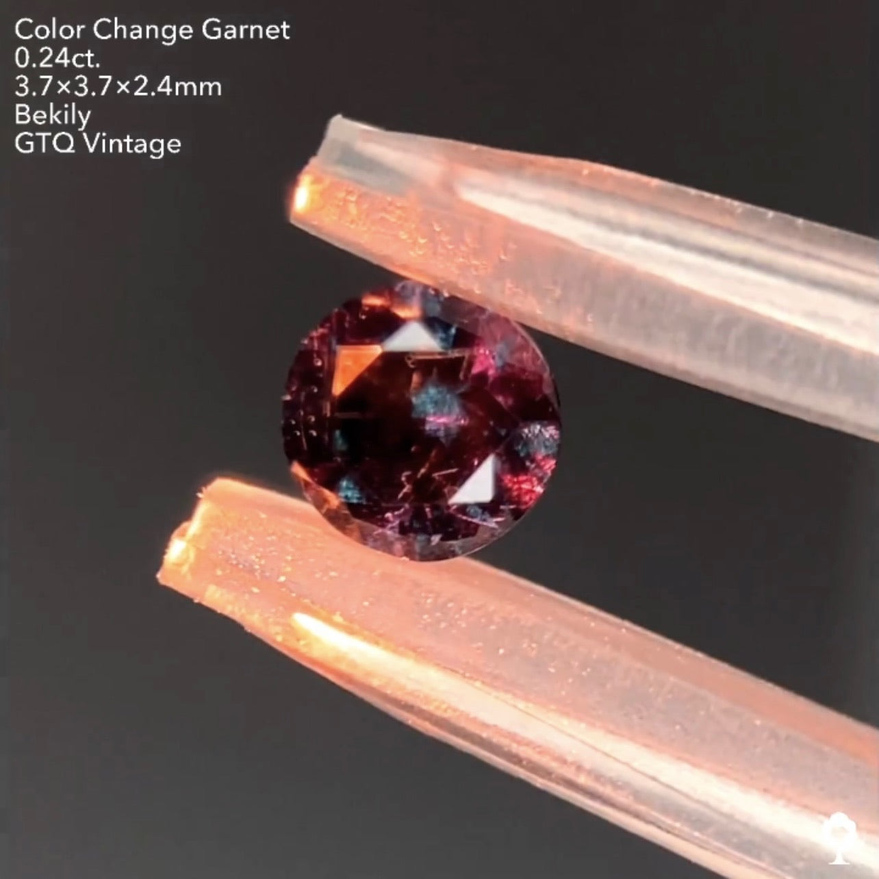 No20.🌕趣高めインディゴ系ブルー🦋ベキリー(カラーチェンジ)ガーネット0.24ct❤️🔥全サイトで販売スタートLive💎✨❤️🔥🔦