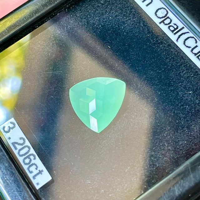 輝くコモンオパール❣️キューブカットグリーンオパール3.206ct✨ゲオちゃん作品