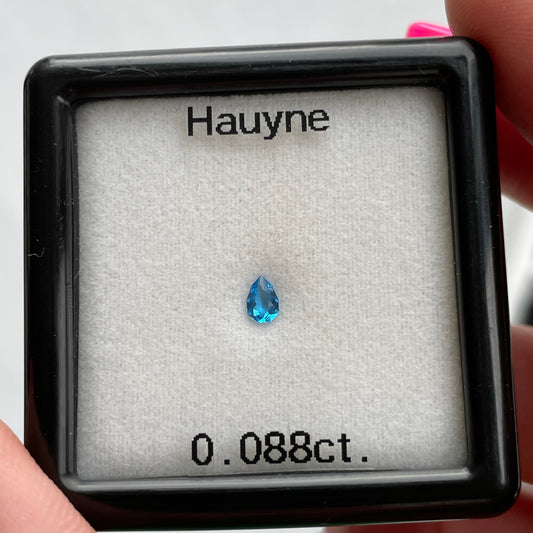 クリアネオンブルー♡UVアウイナイト0.088ct🦋ピアッちゃん作品💖4/15チハルームご紹介作品💖【まだまだ個展は終わらない!特別プライス】