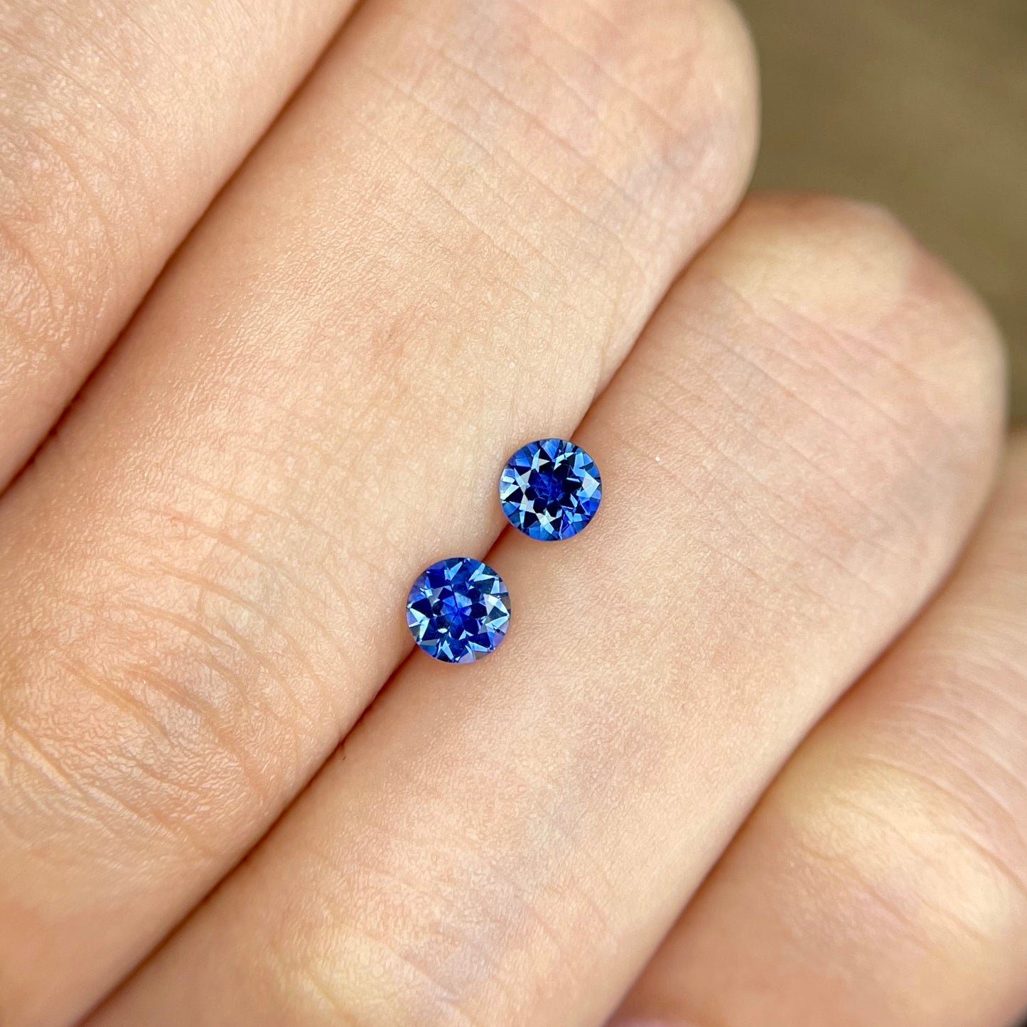 王道ラウンドでお楽しみあれ💙💙💙超イイカラー❣️コーンフラワーブルーサファイア0.212ct/0.216ct⚪️ピアッちゃん作品【コランダム(&スピネル)祭いよいよスタート❗】