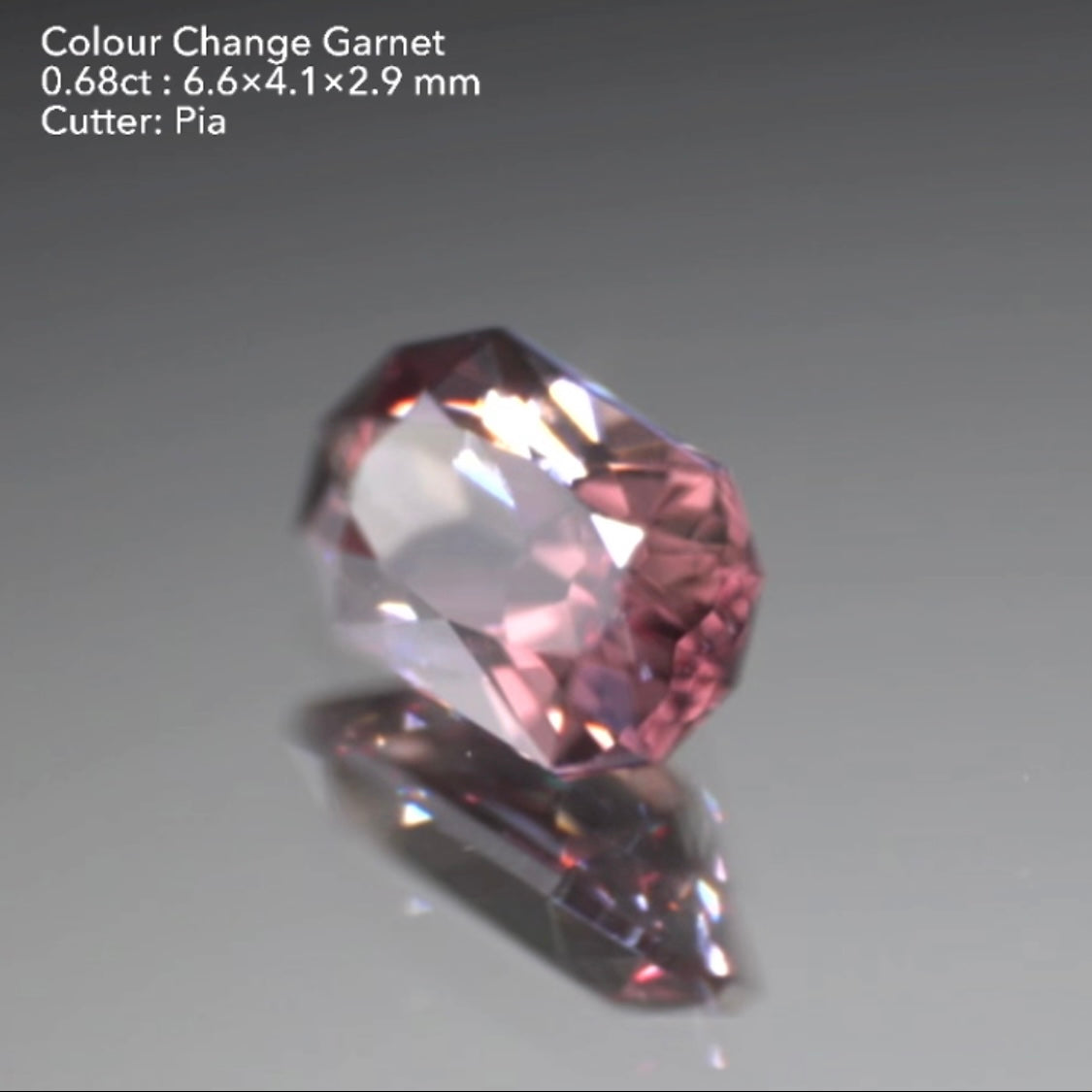 カプセルっぽい10角形✨カラーチェンジガーネット0.68ct💎ピアッちゃん作品