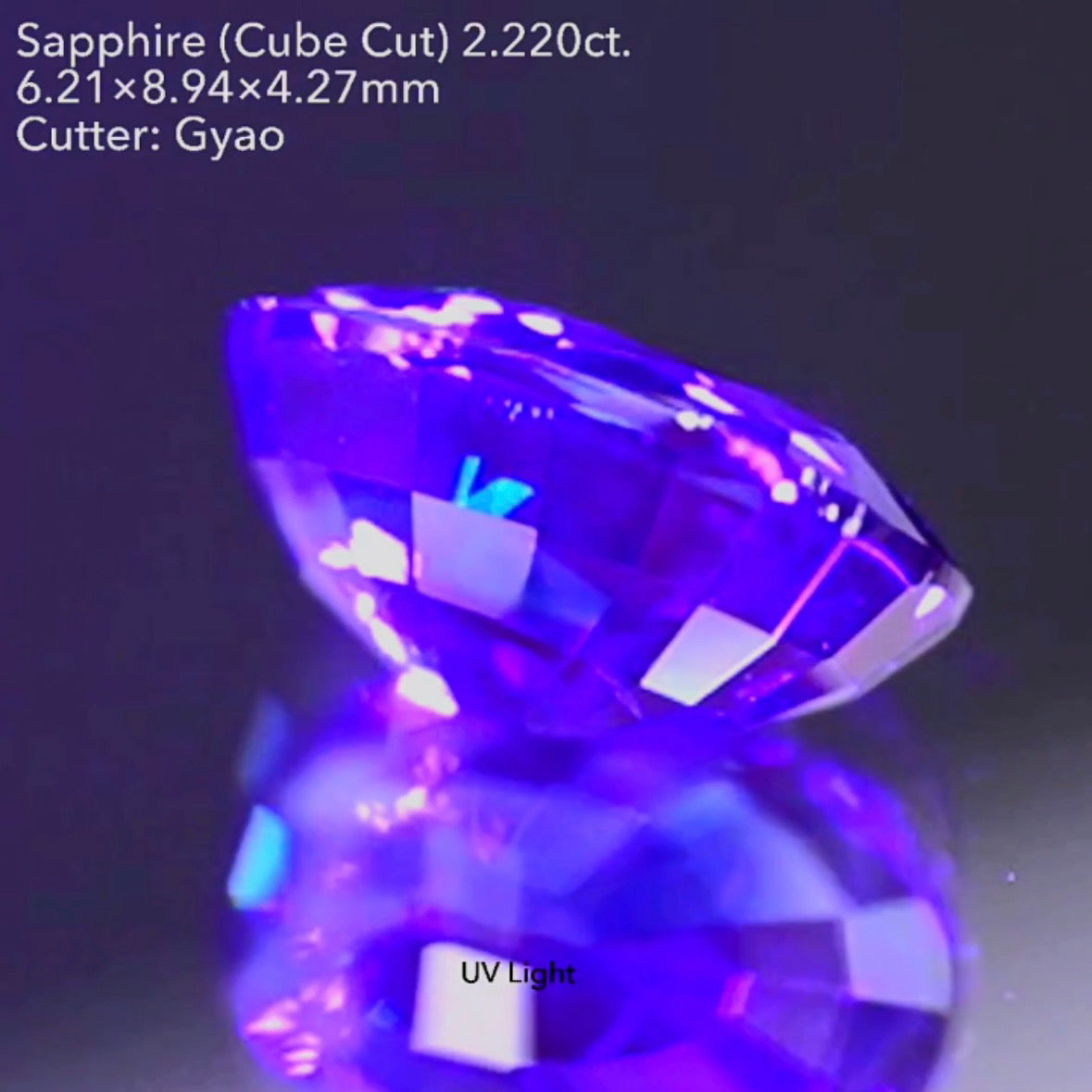 ロイヤルにインクブルーが混ざった濃厚美色に縁取りキューブカット★サファイア 2.220ct【Cube cut】