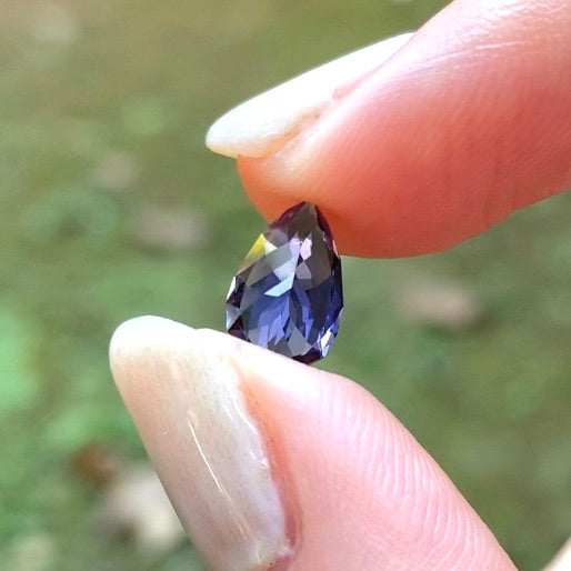 他のどんな宝石にもない美色がやっぱり好き💜バツグンのテリを感じるアイオライト1.47ct💎✨レイちゃん作品⭐️