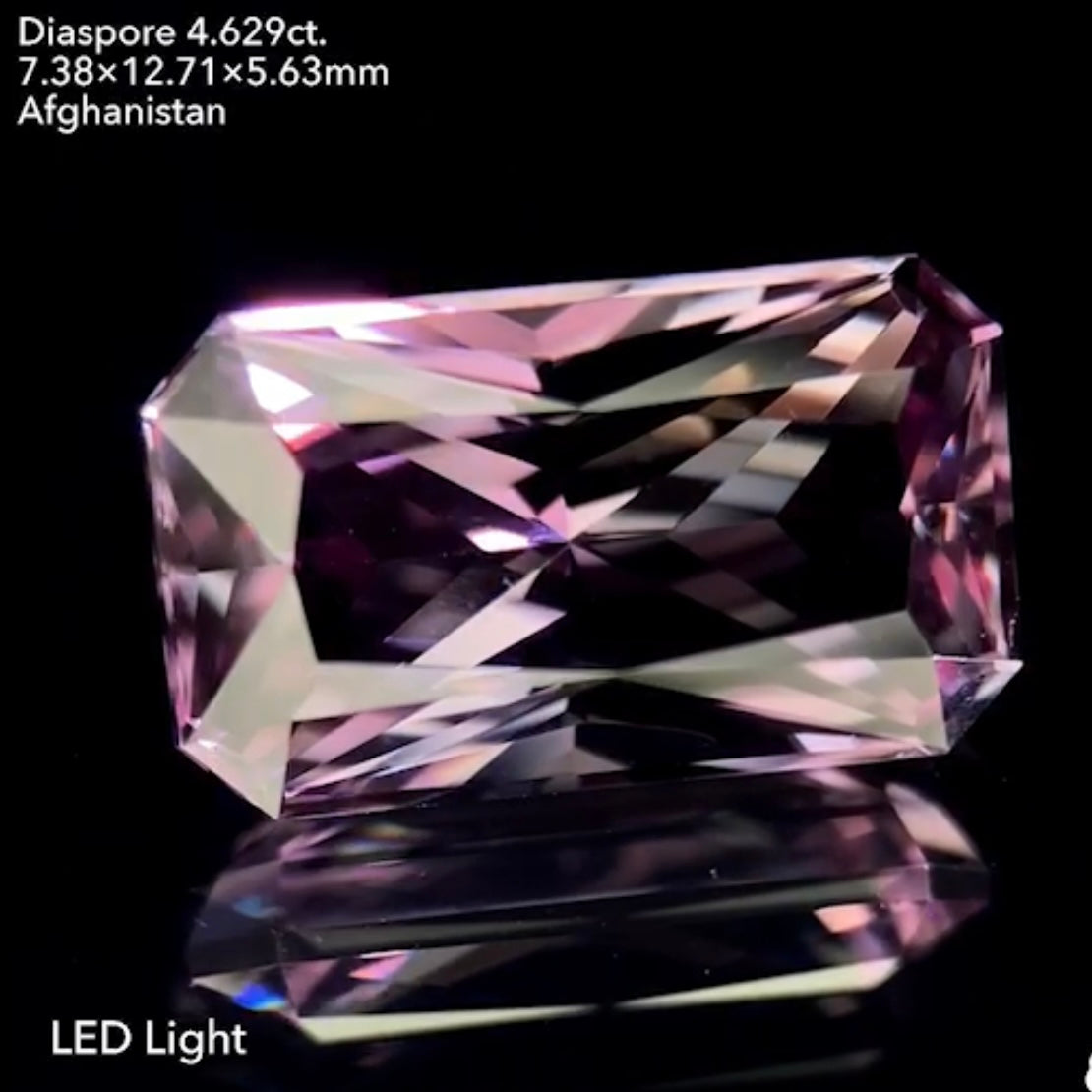 ゲオちゃんのオクタゴンリボンカット!ワンポイントプラスでより洗練された輝き★ダイアスポア4.629ct【カッター当てクイズ作品③】