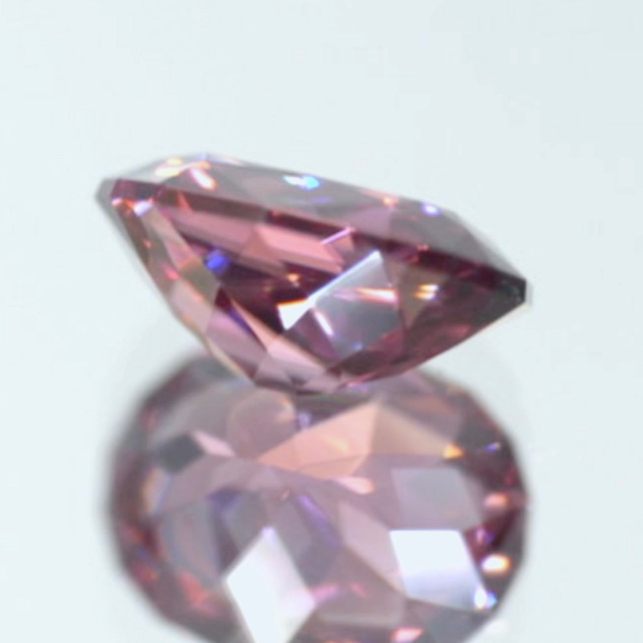 まるでマラヤガーネットのような“激レアピンク”ライトを当てればレッドジルコン1.504ct💎ピアッちゃん作品✨