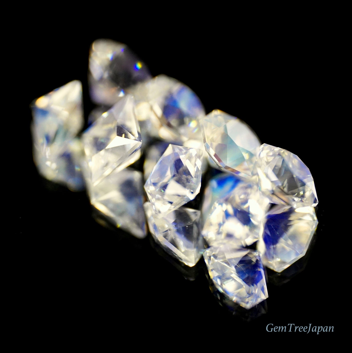【SOLD OUT】ついに出た❗️レインボームーンストーン多角セット8個4.68ct✨ピアッちゃん作品👍LIVE中お問合せ一番乗り特価でご紹介です♪
