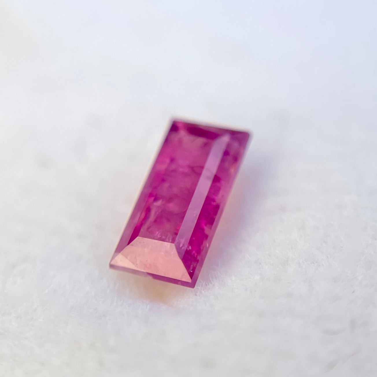 いろんな表情をお楽しみあれ★ 完璧なバゲットシェイプの非加熱カシミールサファイア0.334ct ピアッちゃん作品【コランダム夏祭り特別価格❗️】