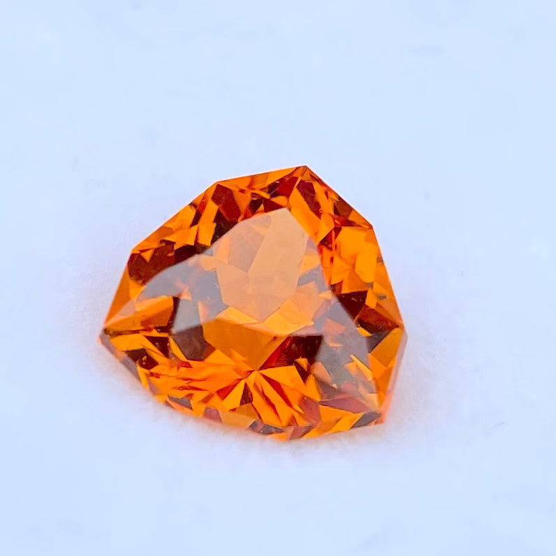 目の覚める鮮やかなオレンジと相性抜群のファンシートリリアント★スペサタイトガーネット1.339ct.ピアッちゃん作品