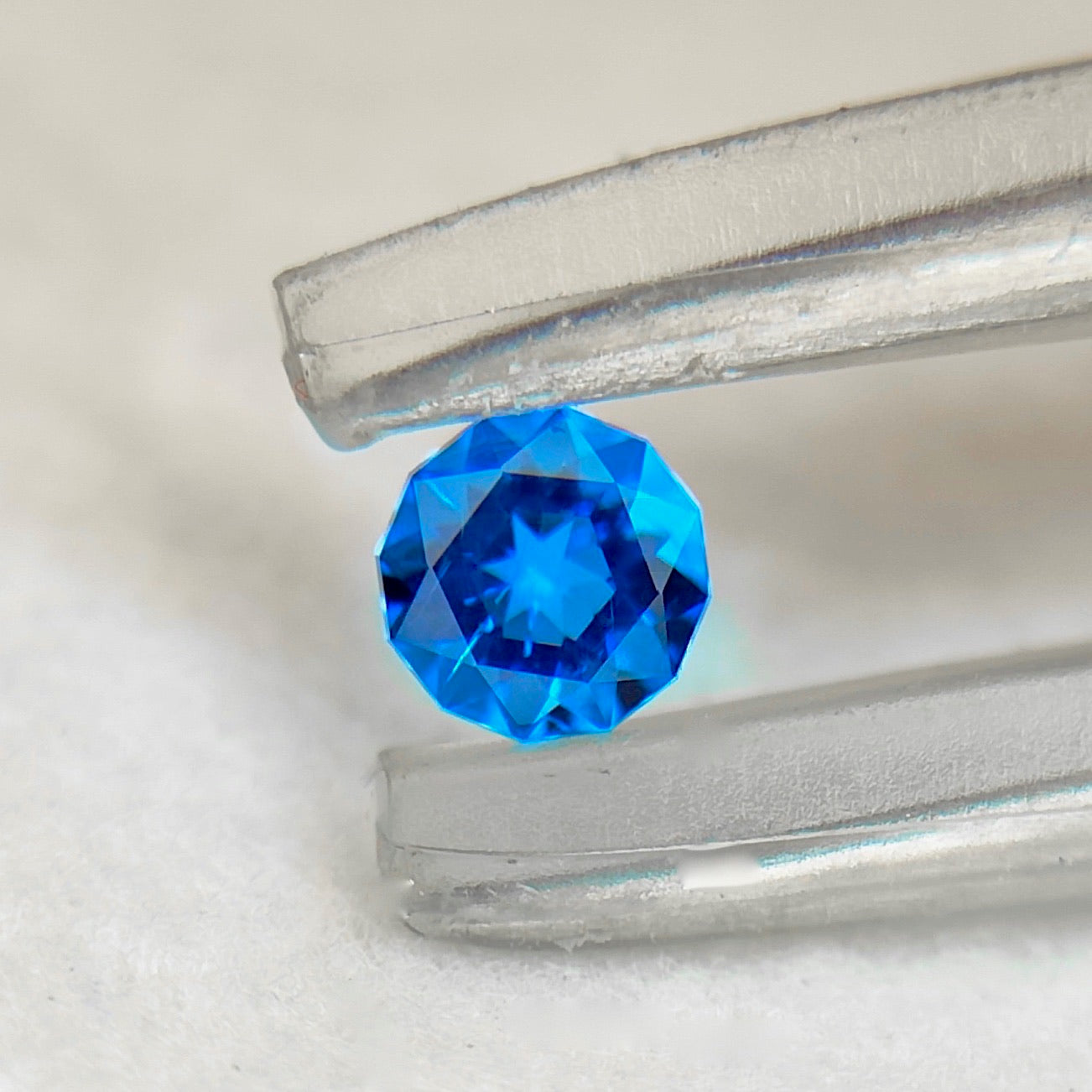 【ZBカット】アウィンナイト0.100ct. ピアッちゃん作品