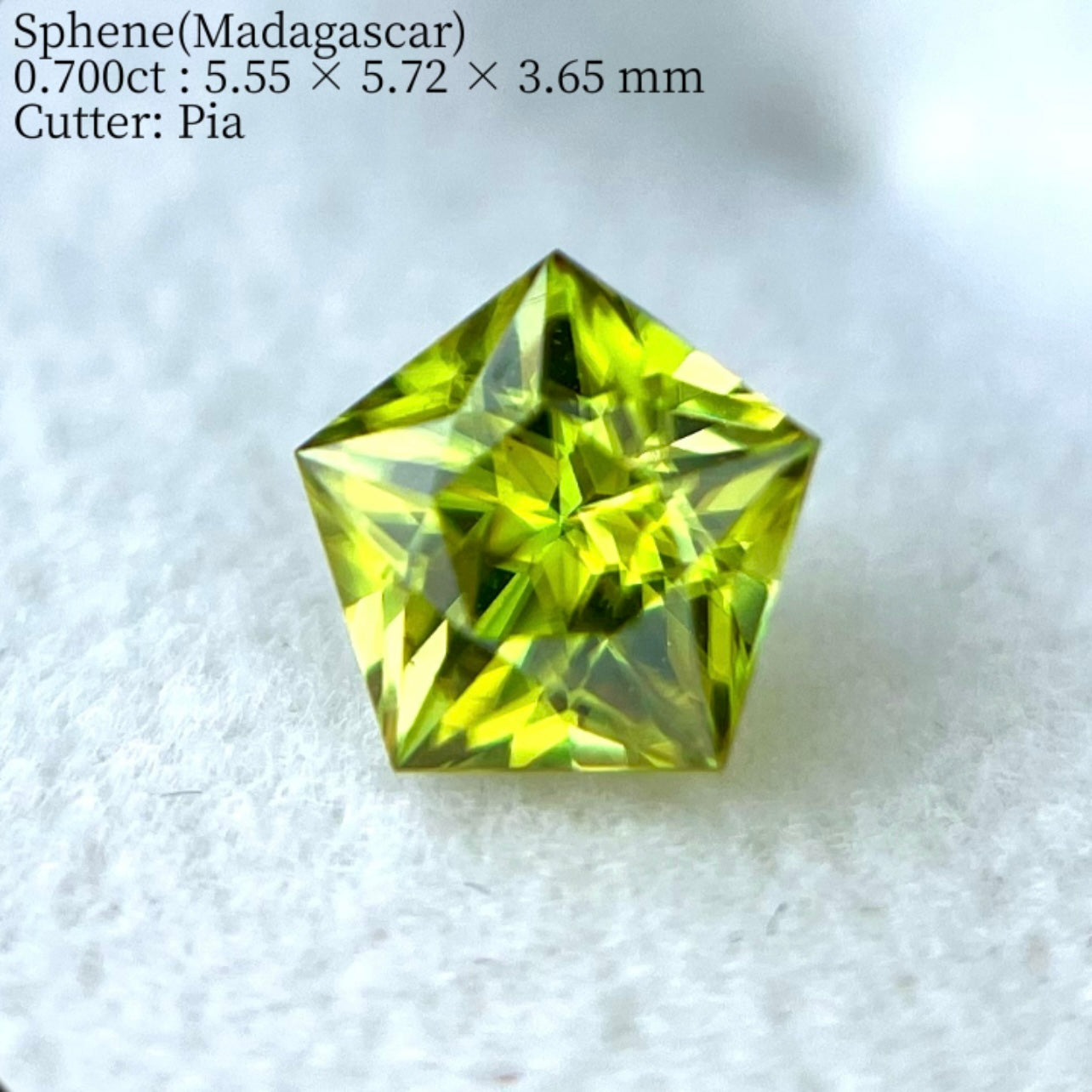 【ついにペンタゴン完成】マダガスカルグリーンスフェーン0.700ct (マンダリンオリエンタル個展開催特別出品)