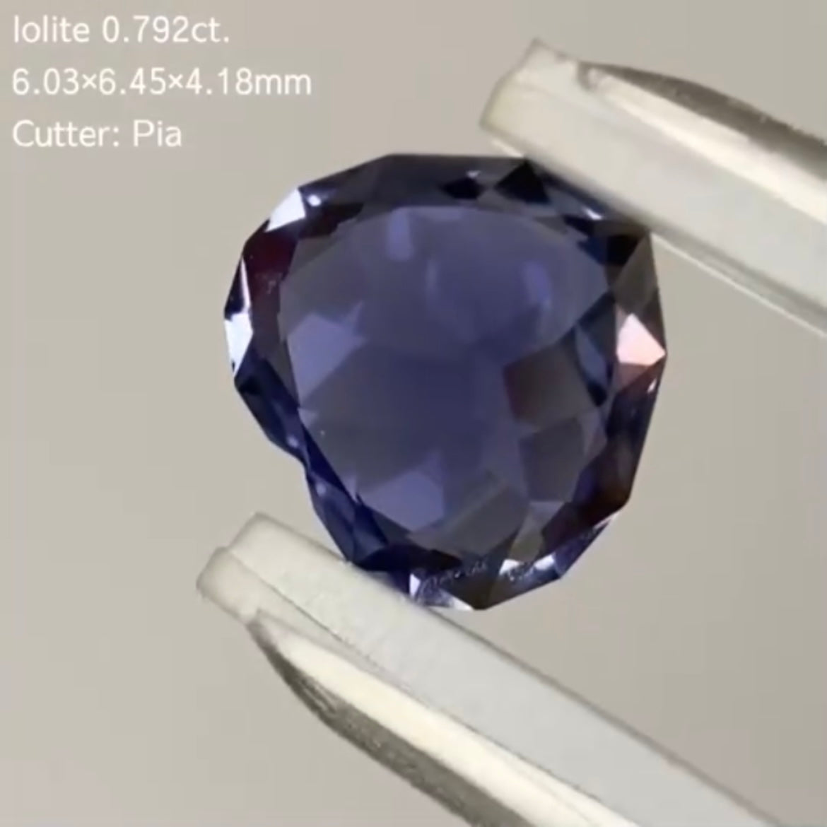 高品質&スペシャルカット💙縁取りハートのアイオライト 0.792ct/ピアッちゃん作品