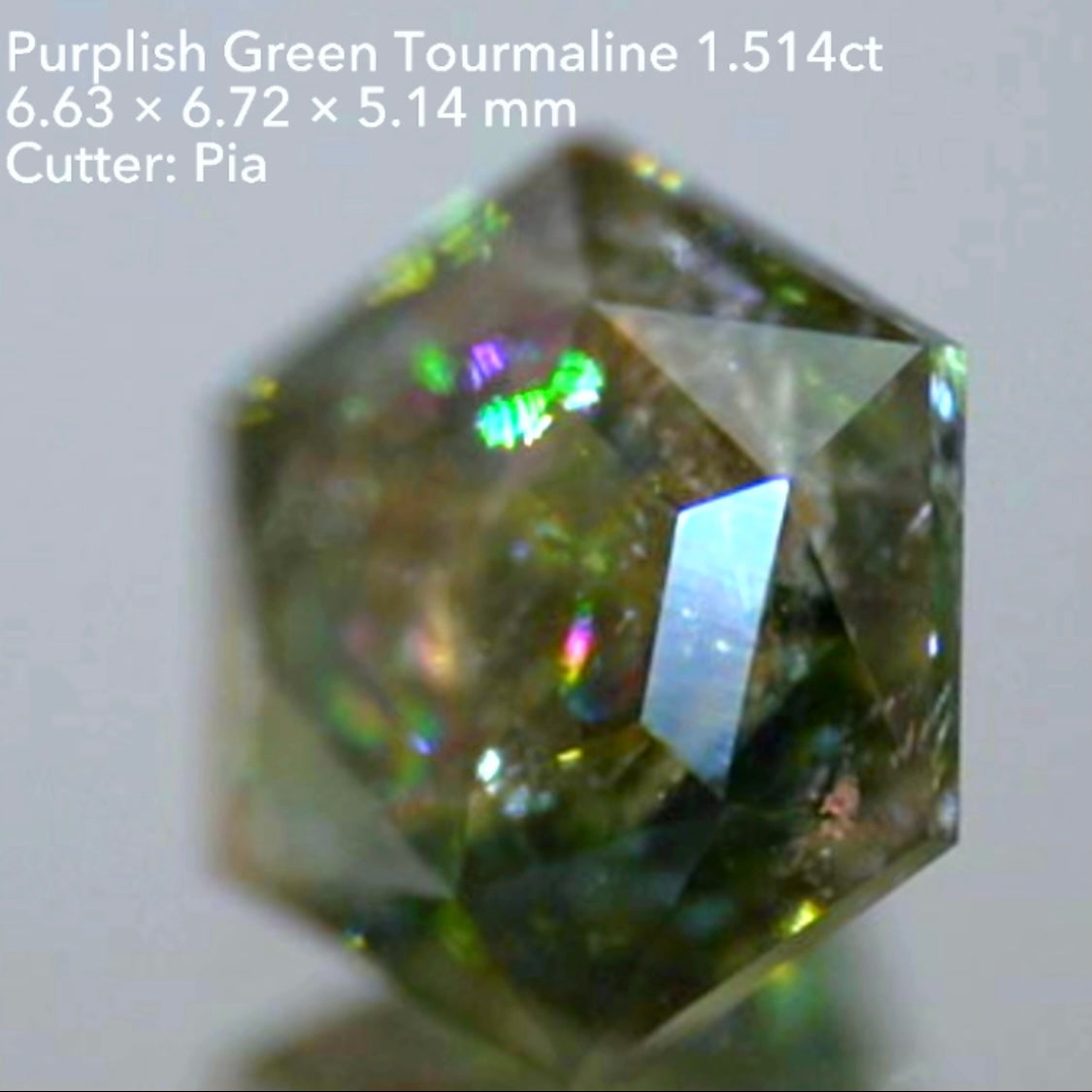 【SOLD OUT】とんでもねぇ虹🌈&“おひねりカット”ヘキサゴン✨パープリッシュグリーントルマリン1.514ct💎ピアッちゃん作品