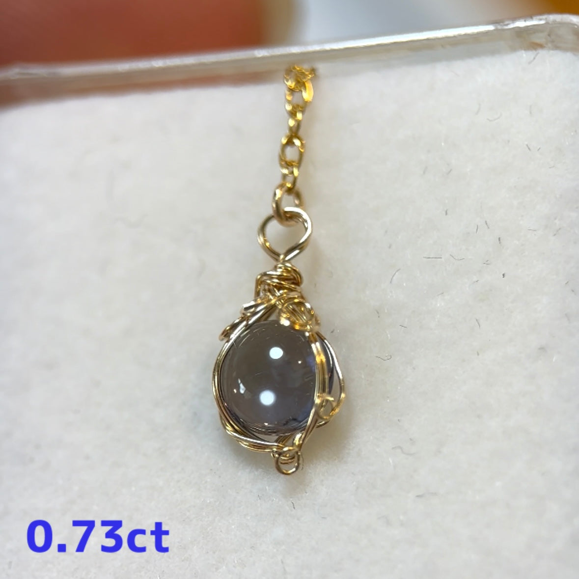 ゆらゆらかわいいピアスが登場♪アイオライト 0.73ct/0.78ct【ねこ石さん🐈ワイヤー巻き作品】
