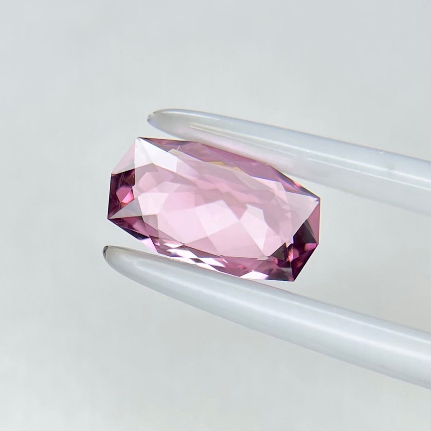 リボンが舞うような見事なダブリング🎀ピンキッシュパープルスピネル1.370ct💜ピアッちゃん作品【コランダム夏祭り🔥先駆け特価‼️】