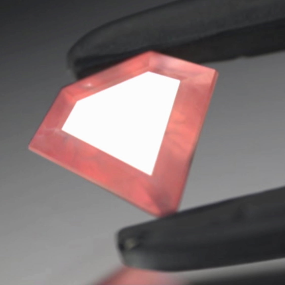 また新たな宝石形 が完成💎“日本が誇る北海道の宝”ロードクロサイト0.562ct✨ゲオちゃん作品👍
