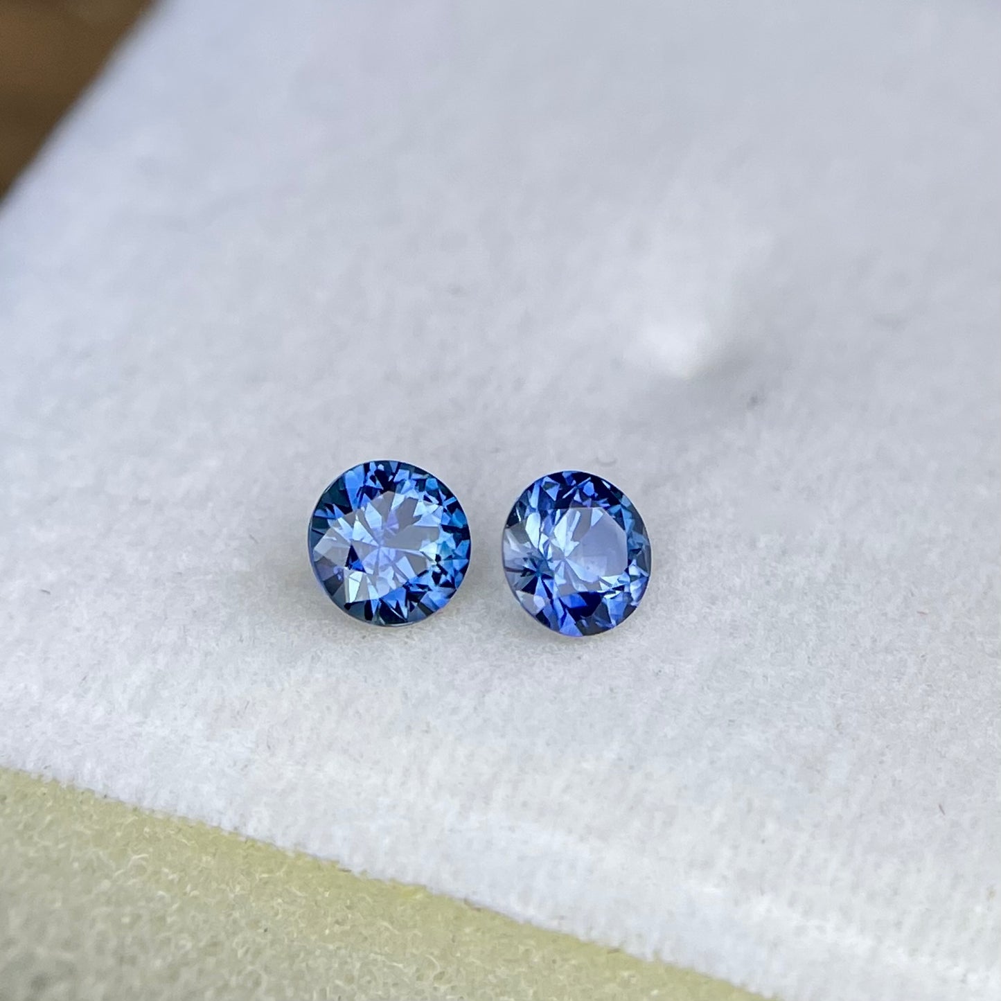 王道ラウンドでお楽しみあれ💙💙💙超イイカラー❣️コーンフラワーブルーサファイア0.212ct/0.216ct⚪️ピアッちゃん作品【コランダム(&スピネル)祭いよいよスタート❗】