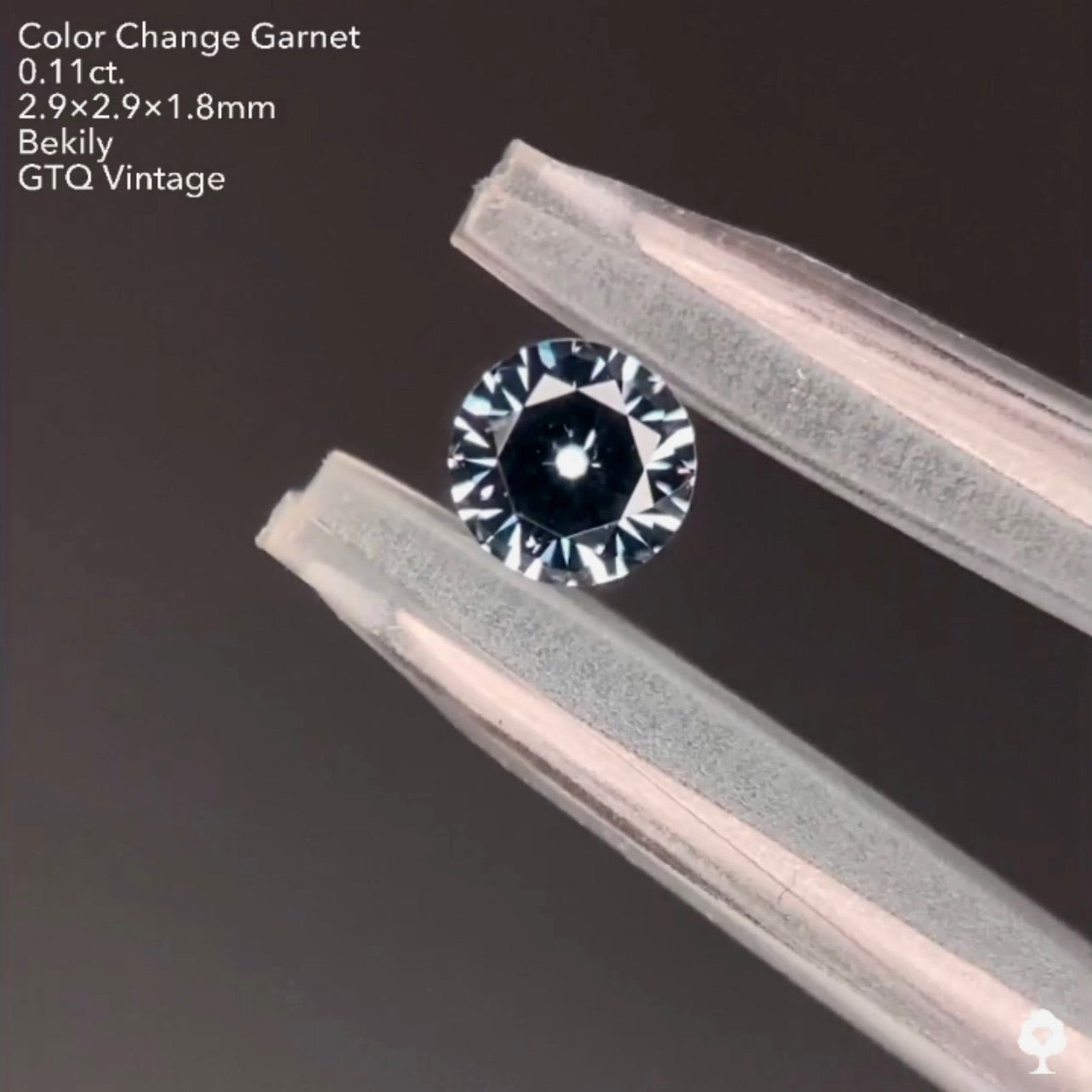 カッコよくてレアなグレーのベキリー(カラーチェンジ)ガーネット0.11ct❤️🔥