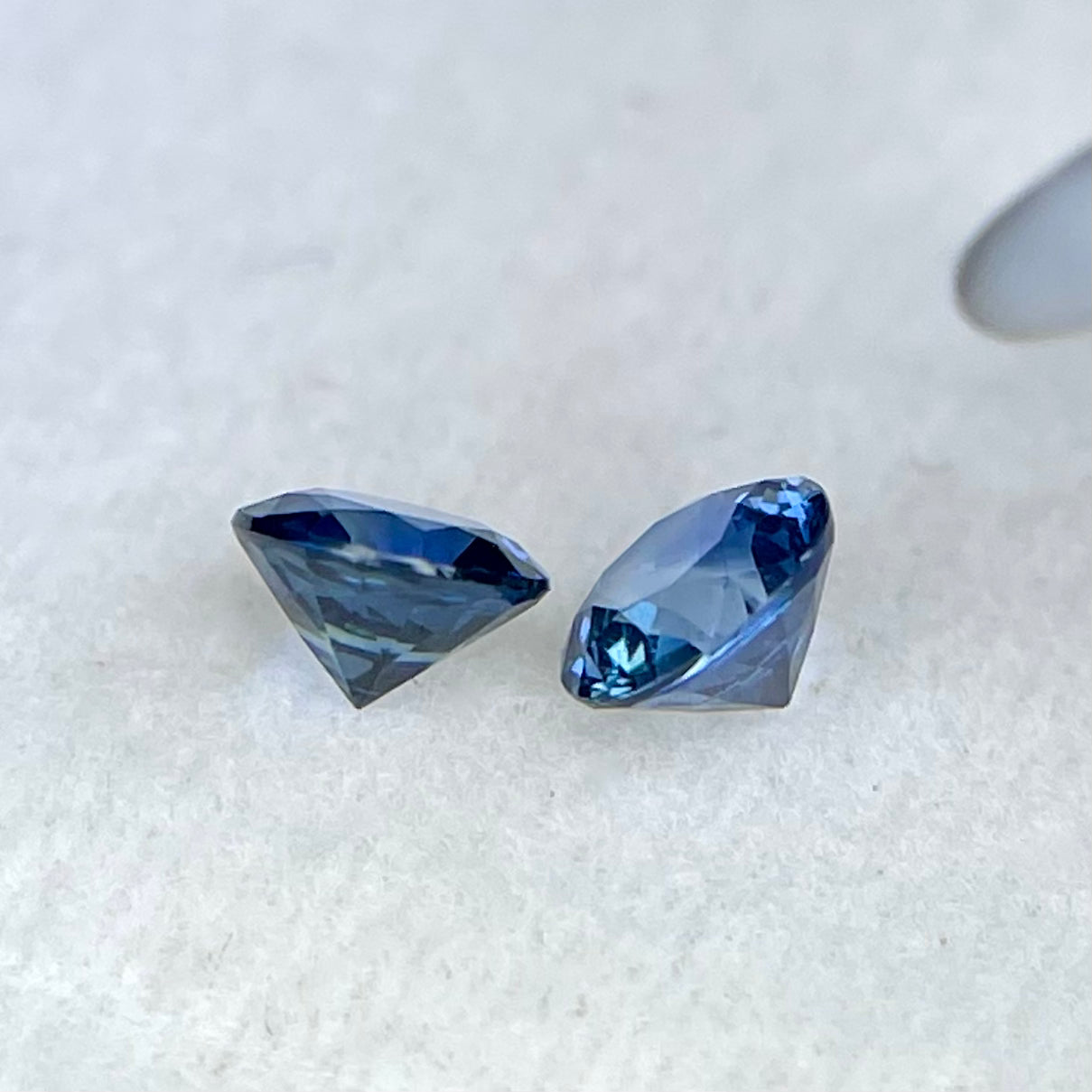 王道ラウンドでお楽しみあれ💙💙💙超イイカラー❣️コーンフラワーブルーサファイア0.212ct/0.216ct⚪️ピアッちゃん作品【コランダム(&スピネル)祭いよいよスタート❗】