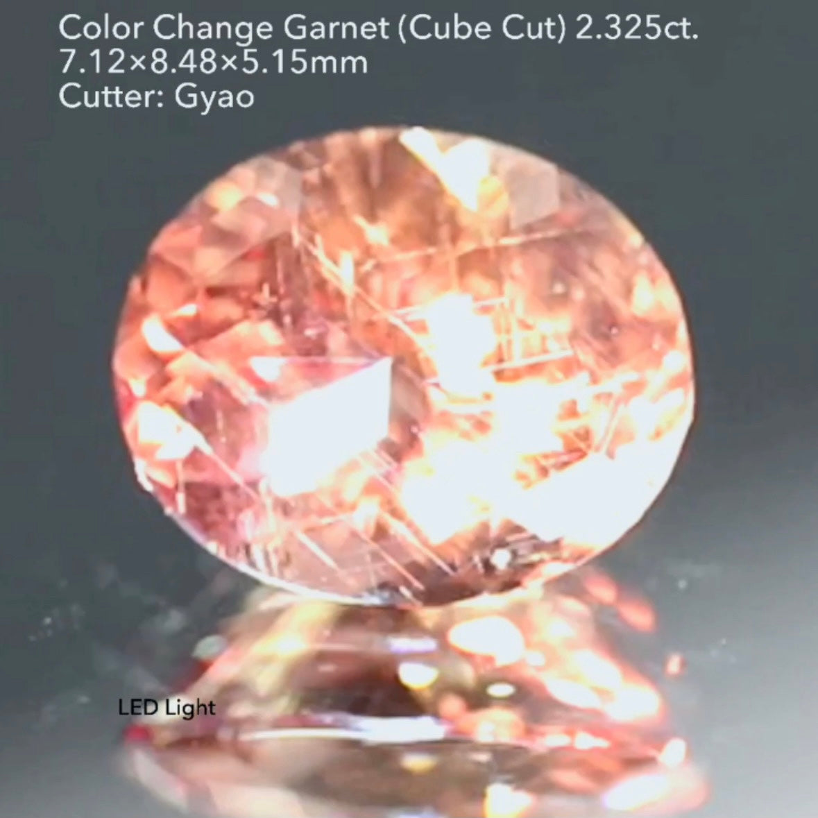 シブさのあるセピアピンクから白熱灯で🔥燃えるようにチェンジ✨💎🔦肉眼では見えない針インクルがまたカッコいい🪡カラーチェンジガーネット 2.325ct キューブ ゲオちゃん作品