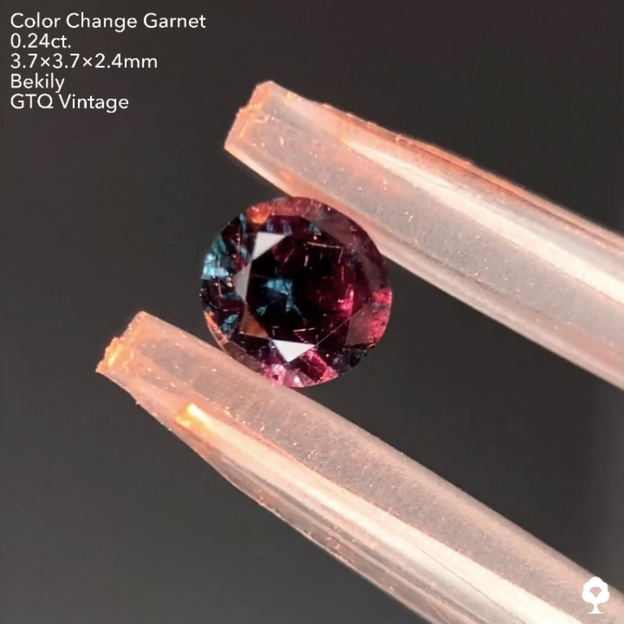 No20.🌕趣高めインディゴ系ブルー🦋ベキリー(カラーチェンジ)ガーネット0.24ct❤️🔥全サイトで販売スタートLive💎✨❤️🔥🔦