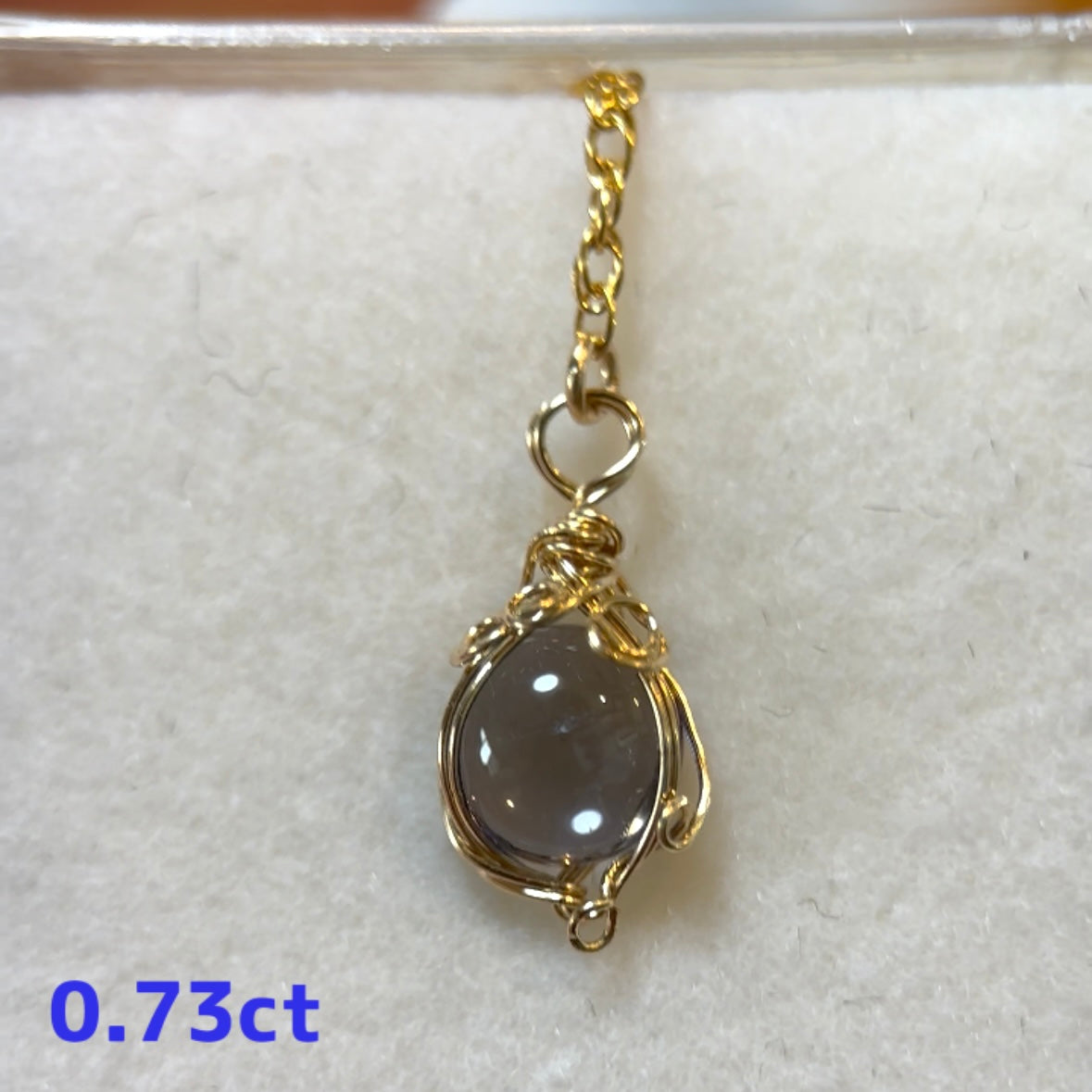 ゆらゆらかわいいピアスが登場♪アイオライト 0.73ct/0.78ct【ねこ石さん🐈ワイヤー巻き作品】