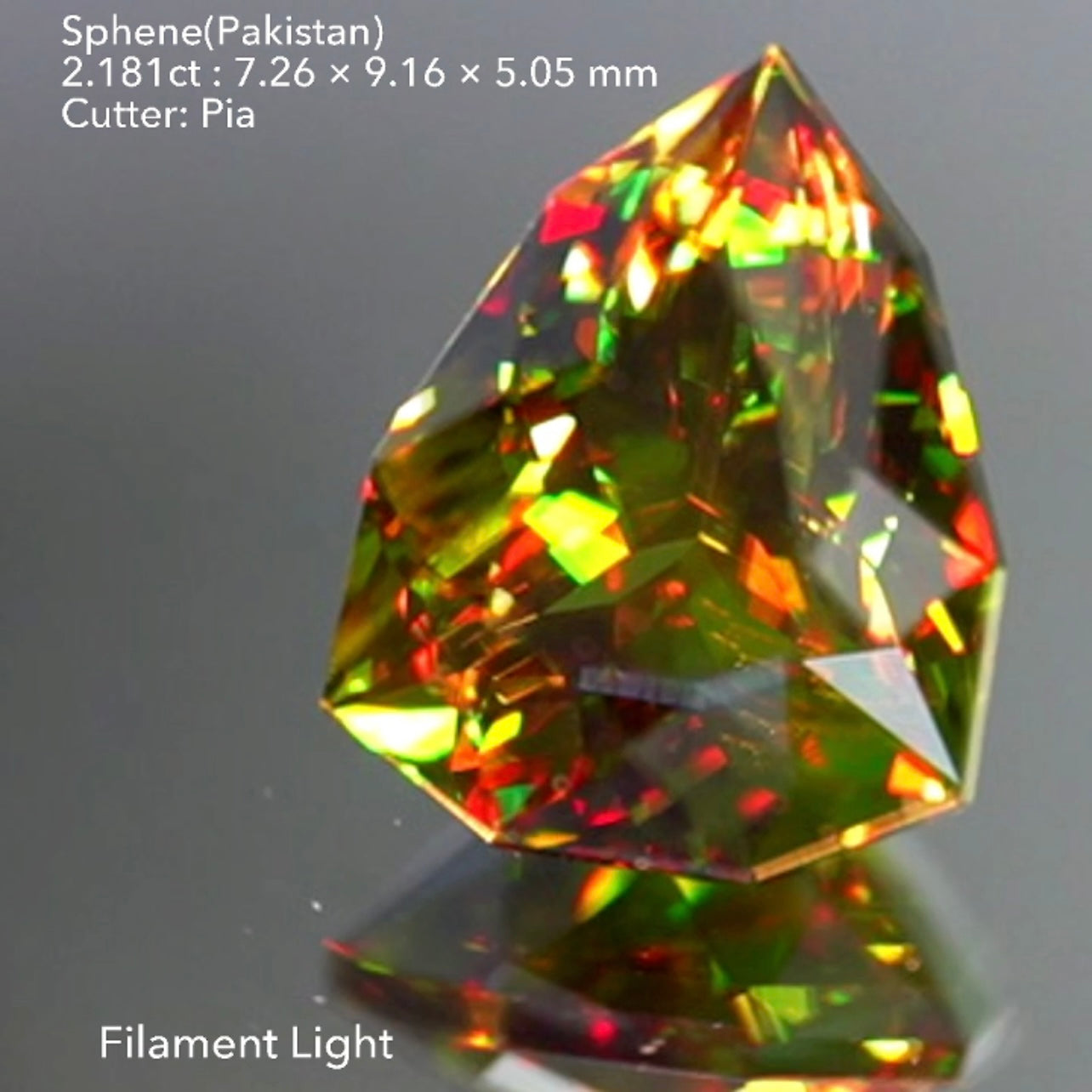 【まるでXmasツリー】パキスタンスフェーン2.181ct (マンダリンオリエンタル個展開催特別出品)