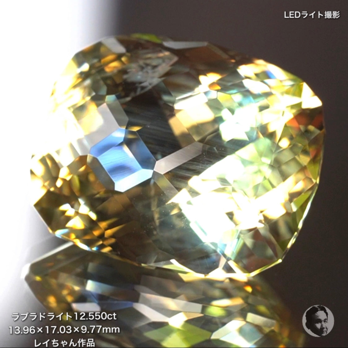 第2スタジオからご紹介✌️面縁取りクッションラブラドライト12.550ct💎レイちゃん作品