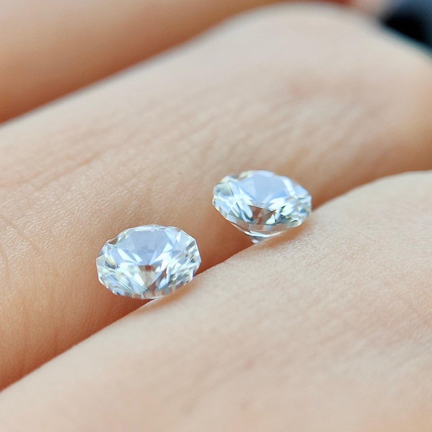 💎✖️6✨宝石形が見えるピアッちゃん新カット💎おしゃれな6角形テーブルに放射カットがギラギラ❄️カラーレスジルコン0.46ct/0.48ct
