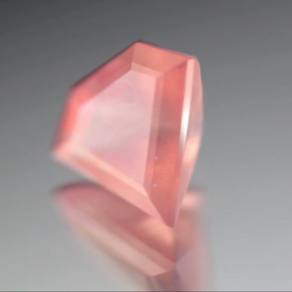 また新たな宝石形 が完成💎“日本が誇る北海道の宝”ロードクロサイト0.562ct✨ゲオちゃん作品👍