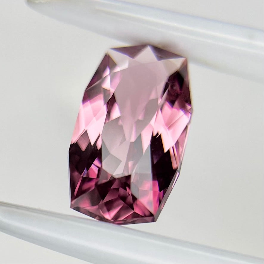 リボンが舞うような見事なダブリング🎀ピンキッシュパープルスピネル1.370ct💜ピアッちゃん作品【コランダム夏祭り🔥先駆け特価‼️】