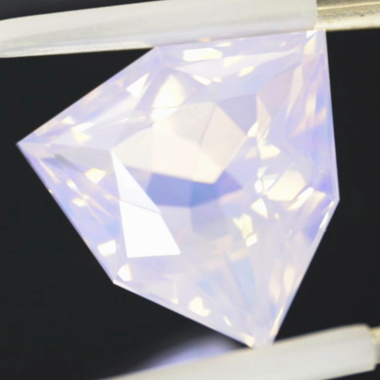 メルヘンチックな色と雰囲気がたまらないミルキーアメジスト11.10ct💎ピアッちゃん作品✨